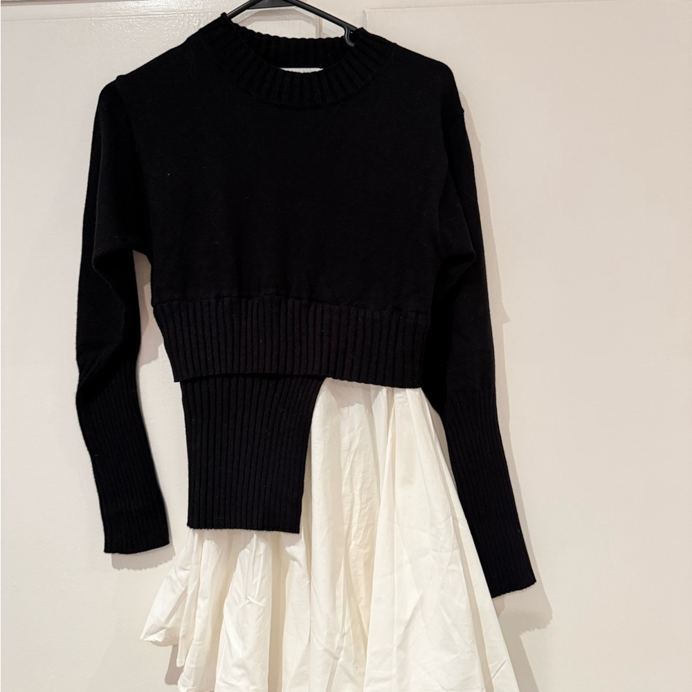 Avantlook Black and White Sweatshirt